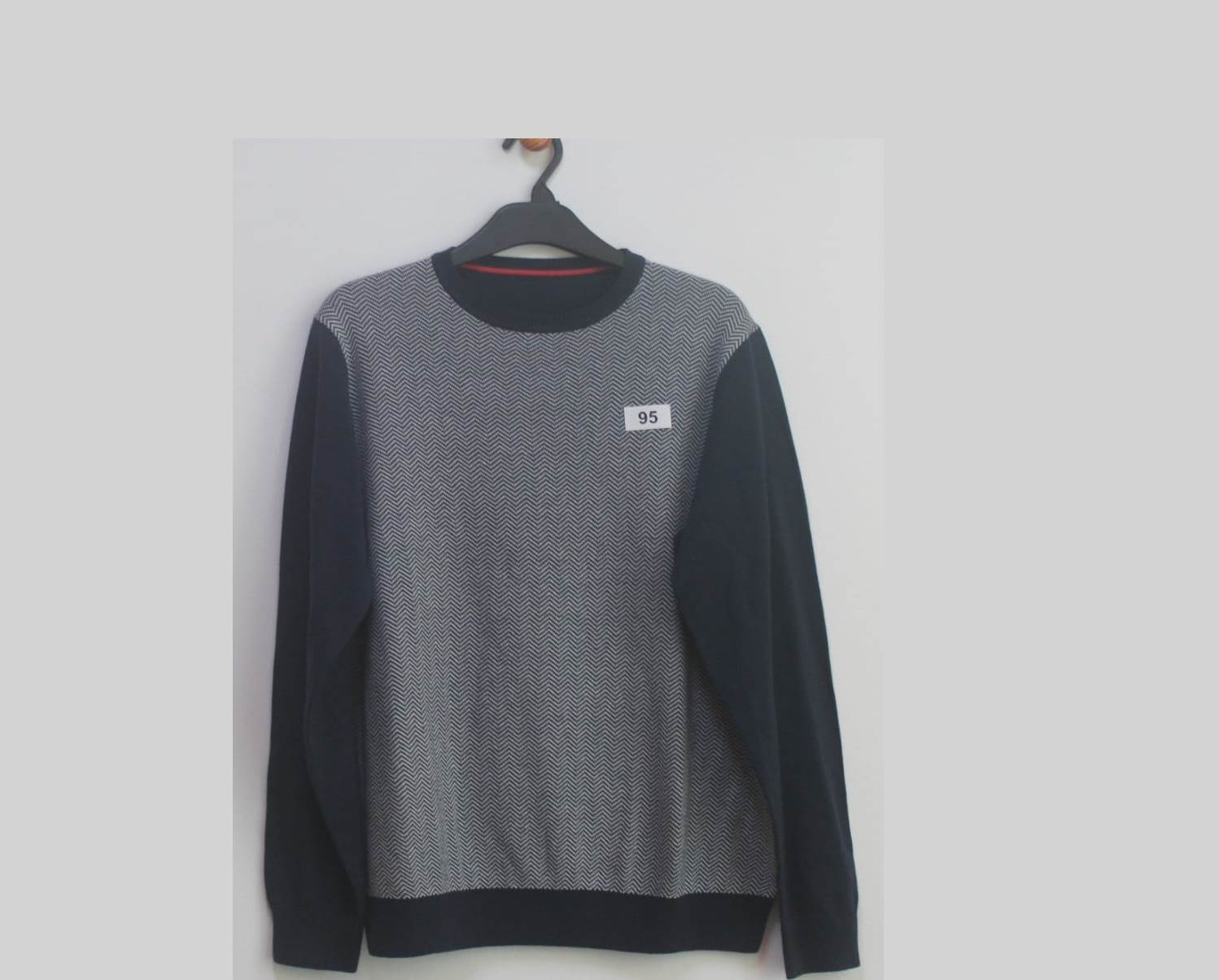 Mens round -neck long sleeve  sweater